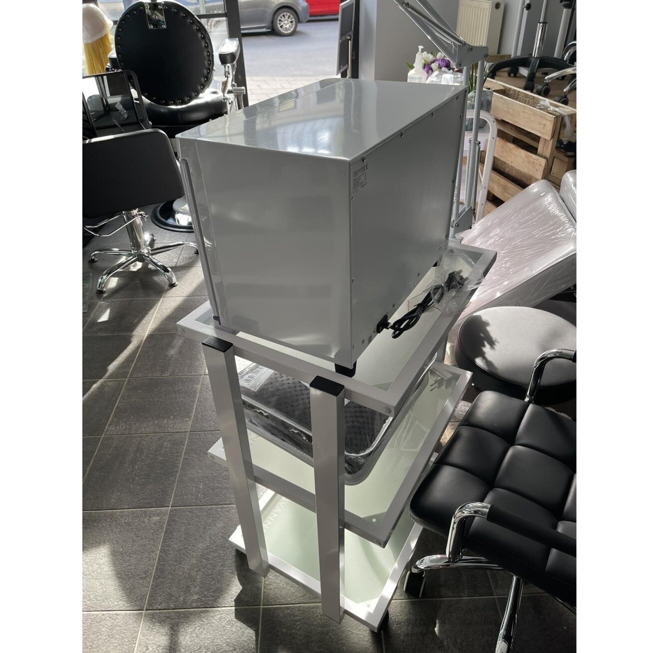 GIOVANNI CLASSIC TYP 1041 professional cosmetology trolley with a wide surface with a place for lamps and magnifiers 6 GIOVANNI CLASSIC TYP 1041 professional cosmetology trolley with a wide surface with a place for lamps and magnifiers 6