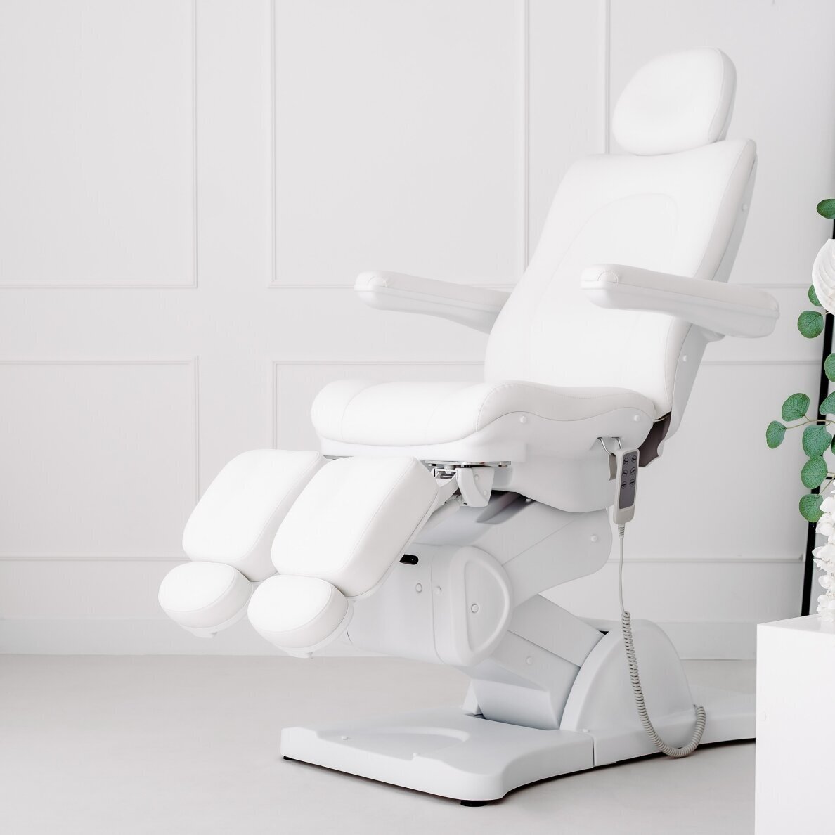 Professional electric podiatry chair SORINA PRO7, white 15 Professional electric podiatry chair SORINA PRO7, white 15