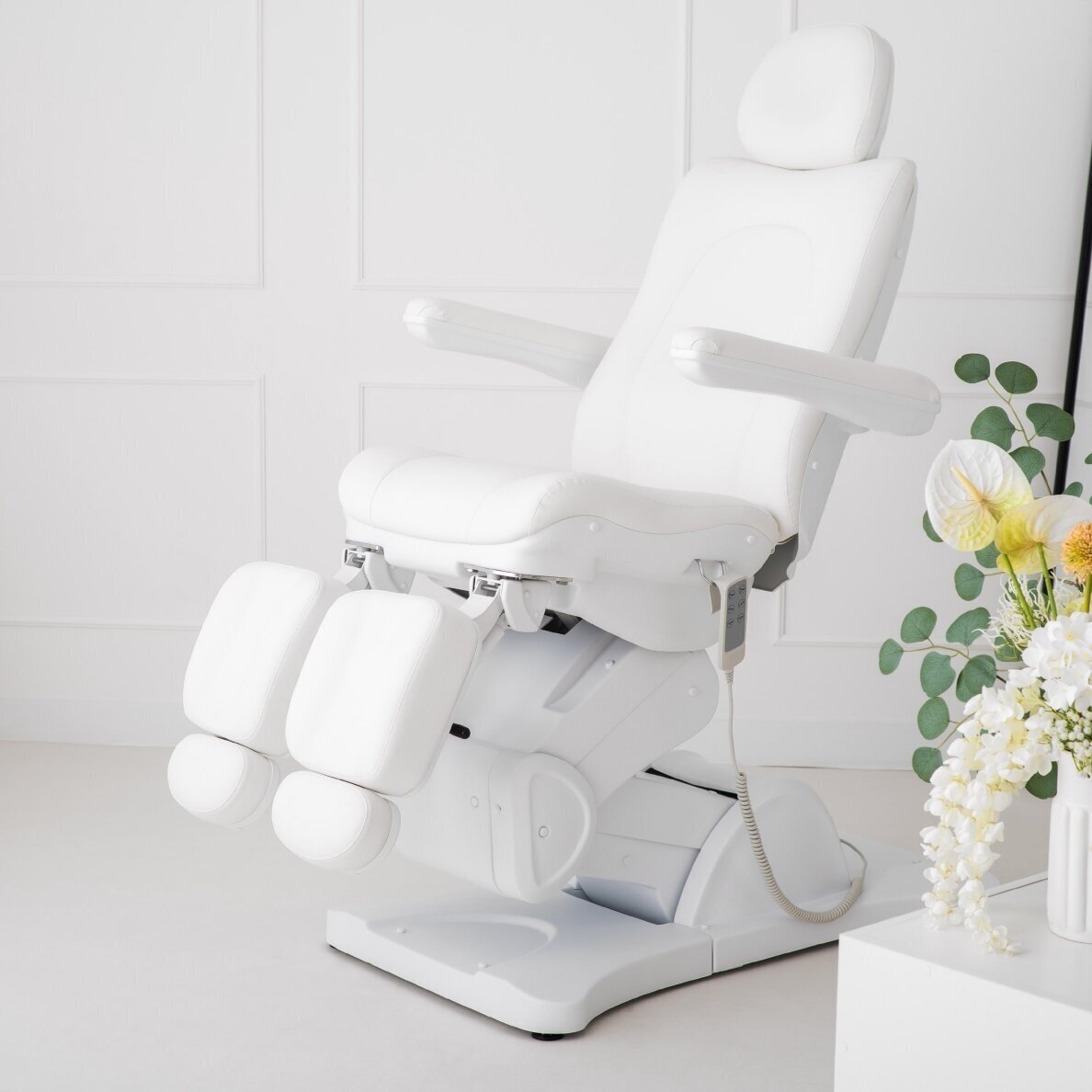 Professional electric podiatry chair SORINA PRO7, white 2 Professional electric podiatry chair SORINA PRO7, white 2