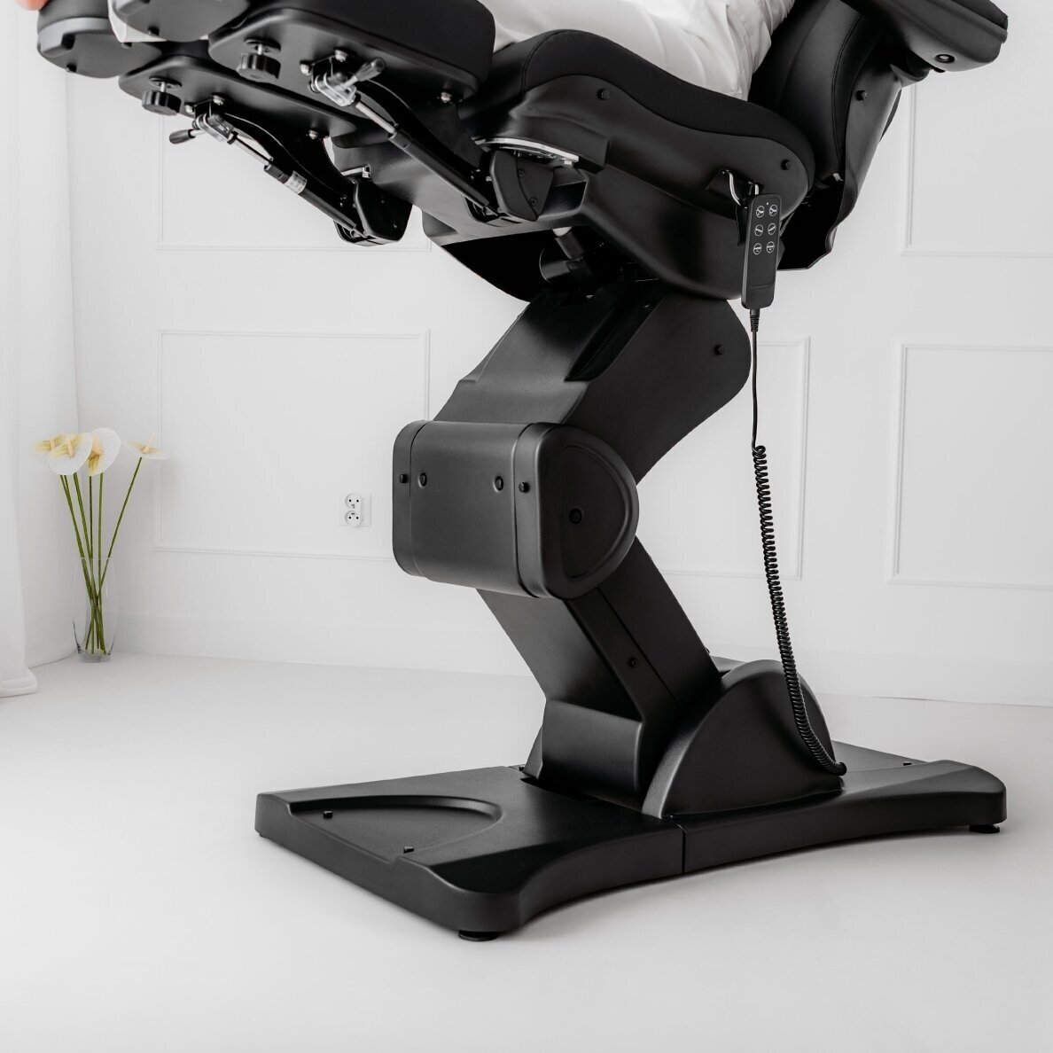 Professional electric podiatry chair SORINA PRO7, black 9