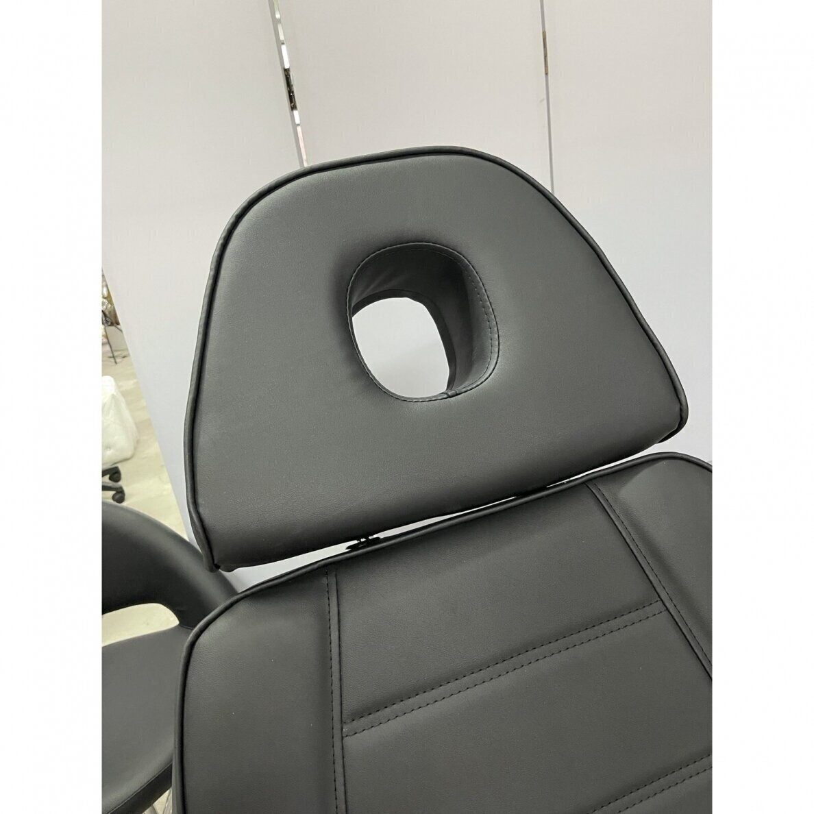 Professional electric couch-bed for beauticians LUX BW-273B, 3 motors, black color 12 Professional electric couch-bed for beauticians LUX BW-273B, 3 motors, black color 12