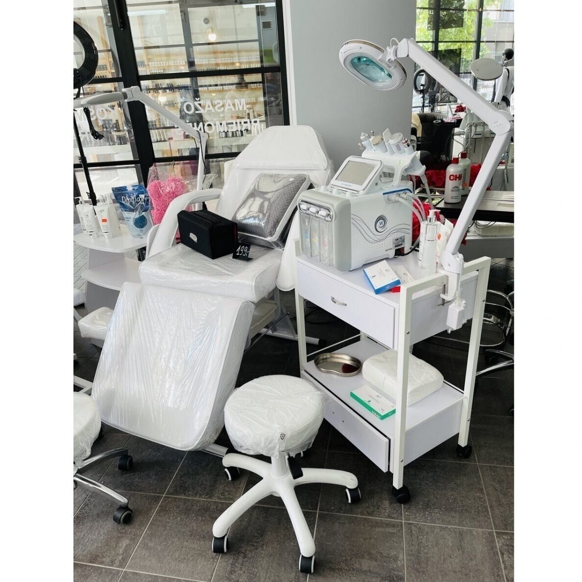 Professional cosmetic trolley BY-7017, white color 3 Professional cosmetic trolley BY-7017, white color 3