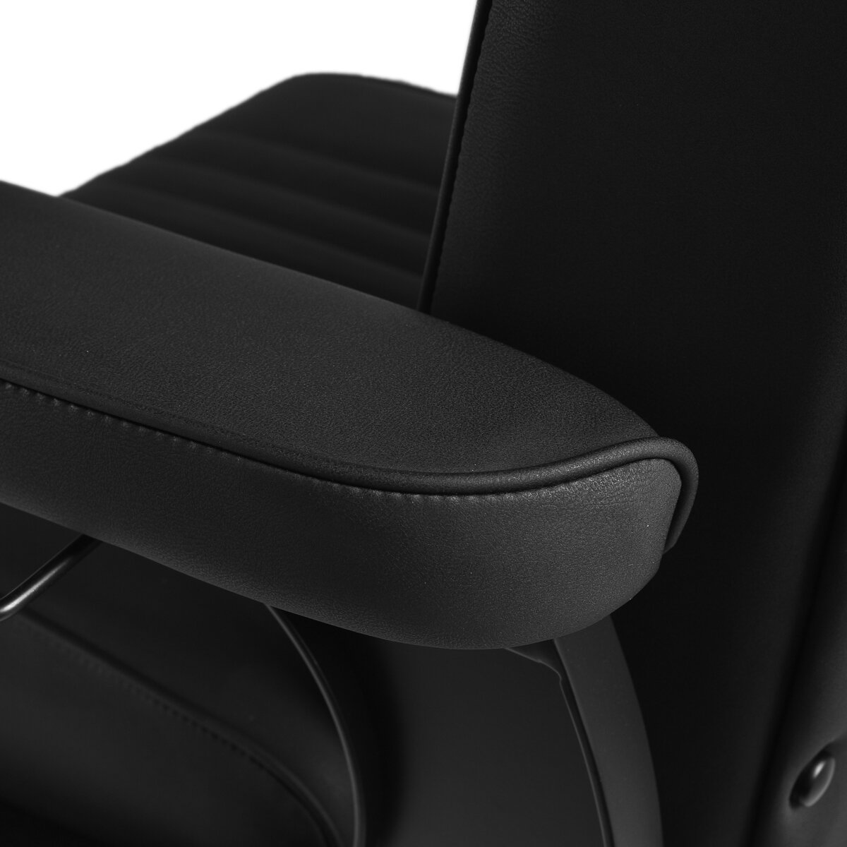 Professional barber chair for hairdressers and barbershops GABBIANO LEVI, black 5 Professional barber chair for hairdressers and barbershops GABBIANO LEVI, black 5