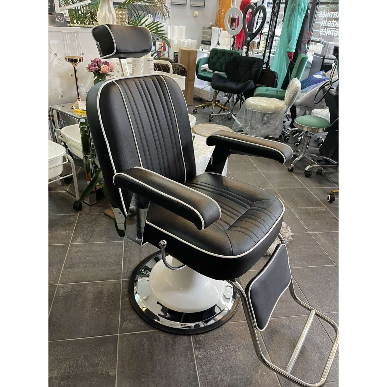 Professional barbers and beauty salons haircut chair GABBIANO AMADEO, black color 9 Professional barbers and beauty salons haircut chair GABBIANO AMADEO, black color 9