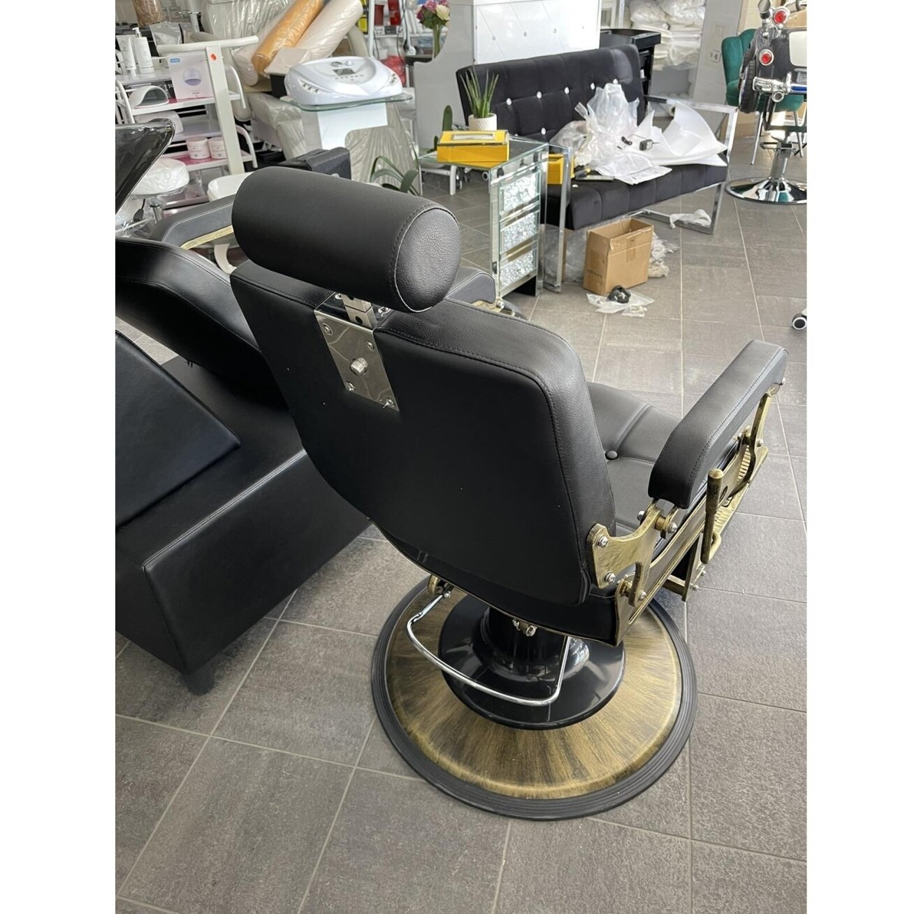 Professional barbers and beauty salons haircut chair GABBIANO BOSS BLACK 10 Professional barbers and beauty salons haircut chair GABBIANO BOSS BLACK 10