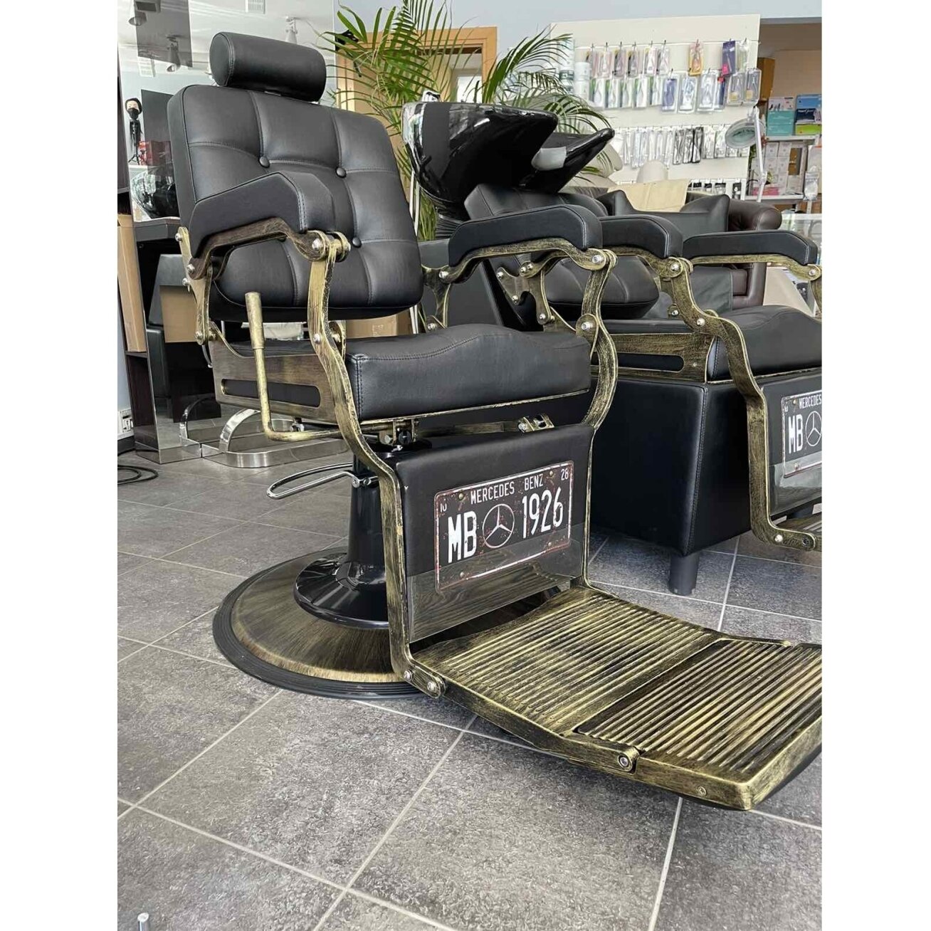Professional barbers and beauty salons haircut chair GABBIANO BOSS BLACK 8 Professional barbers and beauty salons haircut chair GABBIANO BOSS BLACK 8