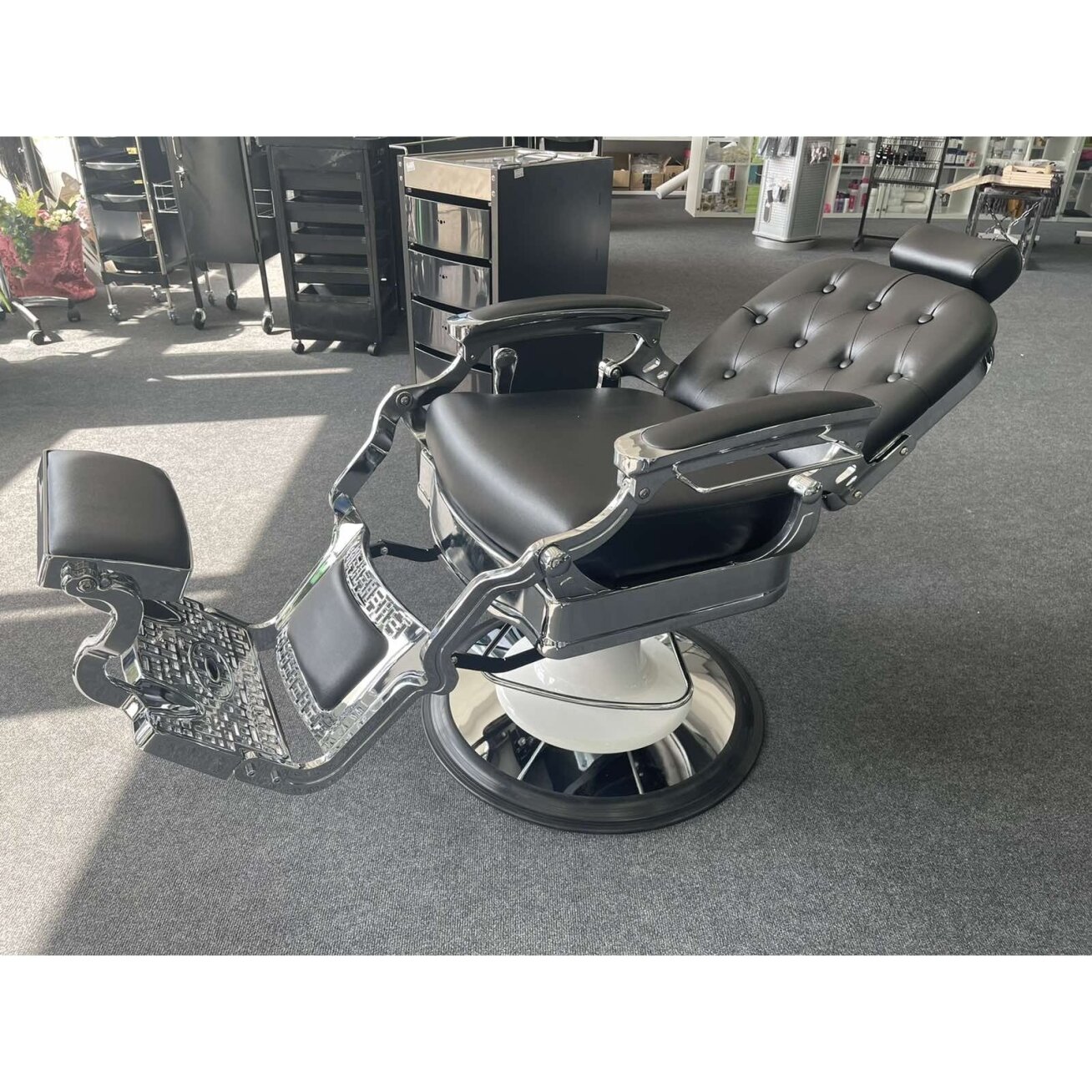 Profesionali barberio kėdė kirpykloms ir grožio salonams GABBIANO ERNESTO BLACK 14 Profesionali barberio kėdė kirpykloms ir grožio salonams GABBIANO ERNESTO BLACK 14