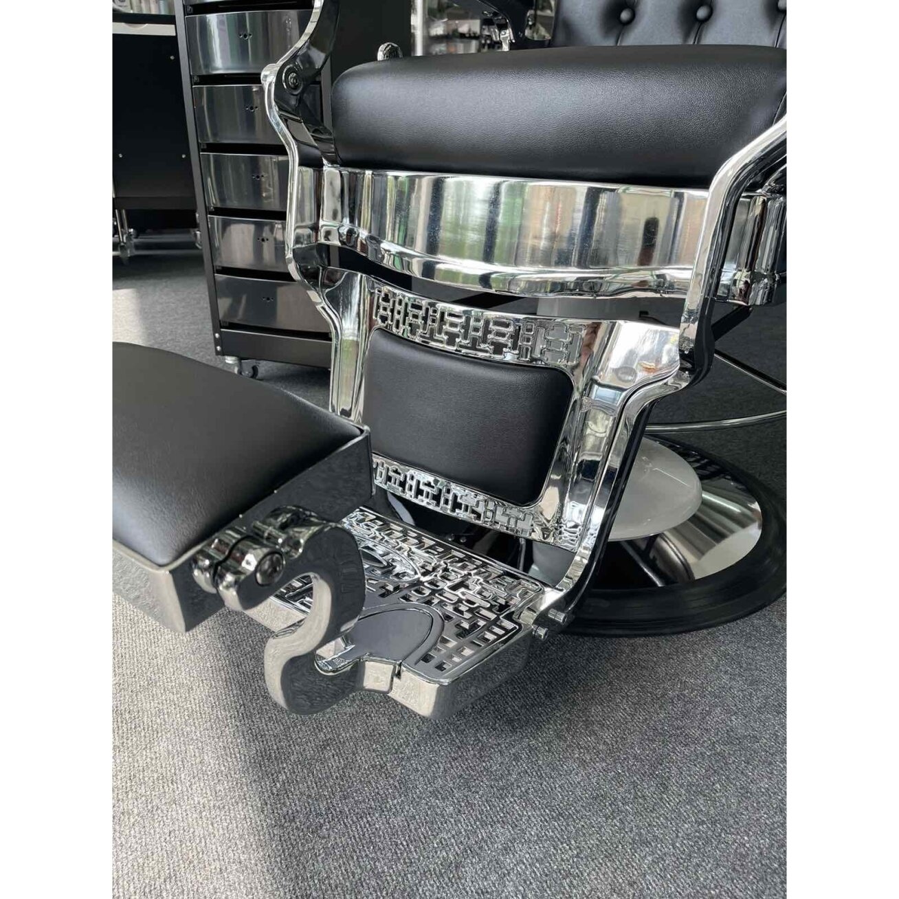 Profesionali barberio kėdė kirpykloms ir grožio salonams GABBIANO ERNESTO BLACK 9 Profesionali barberio kėdė kirpykloms ir grožio salonams GABBIANO ERNESTO BLACK 9
