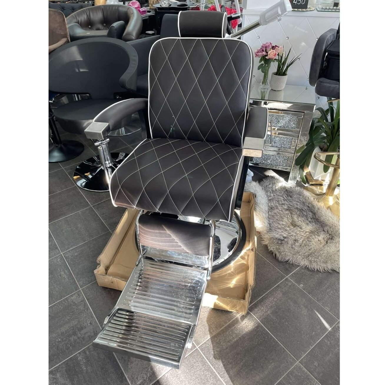 Profesionali barberio kėdė kirpykloms ir grožio salonams GABBIANO IMPERIAL, rudos spalvos 10 Profesionali barberio kėdė kirpykloms ir grožio salonams GABBIANO IMPERIAL, rudos spalvos 10