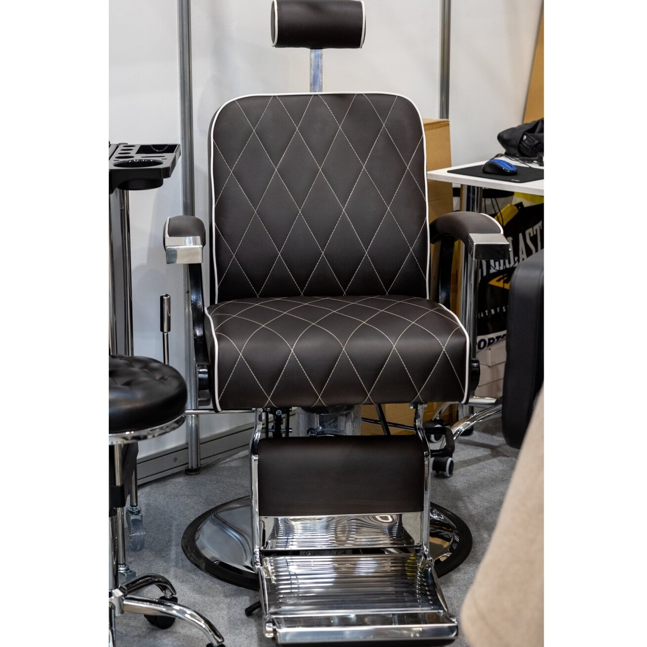 Profesionali barberio kėdė kirpykloms ir grožio salonams GABBIANO IMPERIAL, rudos spalvos 14 Profesionali barberio kėdė kirpykloms ir grožio salonams GABBIANO IMPERIAL, rudos spalvos 14