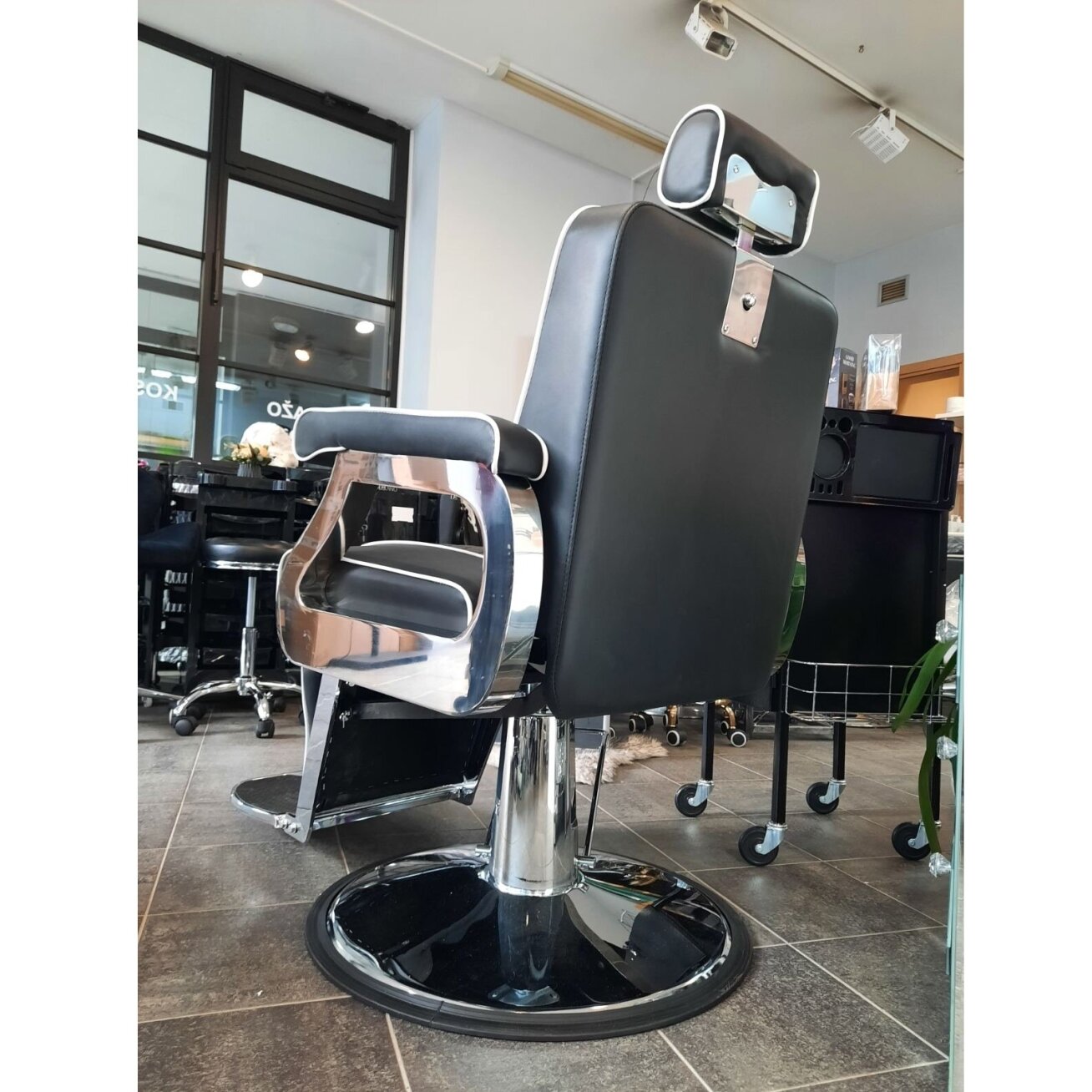 Professional barbers and beauty salons haircut chair GABBIANO PAULO, black color 9 Professional barbers and beauty salons haircut chair GABBIANO PAULO, black color 9