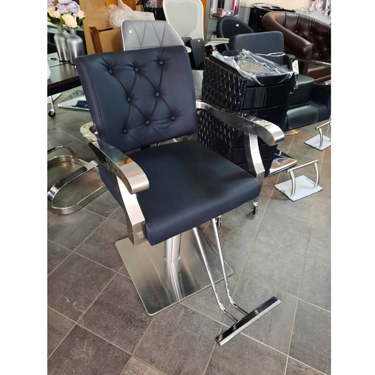 Professional barber chair GABBIANO LION, black 5 Professional barber chair GABBIANO LION, black 5