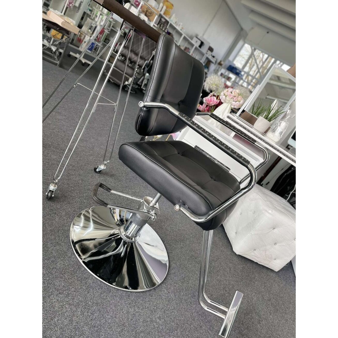 Professional hairdressing chair with footrest GABBIANO VIGO, black color 10 Professional hairdressing chair with footrest GABBIANO VIGO, black color 10