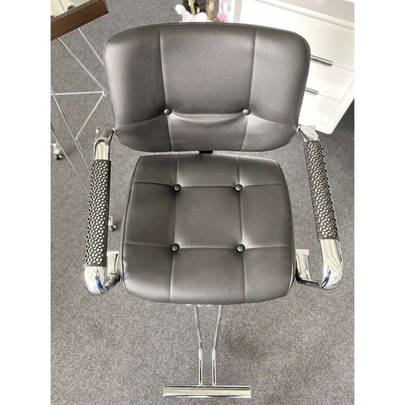Professional hairdressing chair with footrest GABBIANO VIGO, black color 7 Professional hairdressing chair with footrest GABBIANO VIGO, black color 7