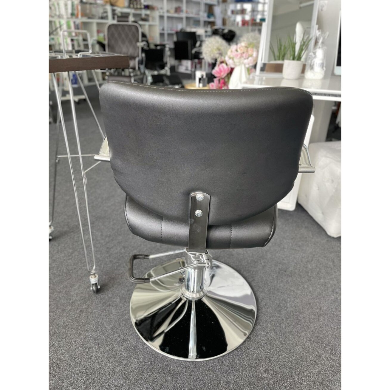 Professional hairdressing chair with footrest GABBIANO VIGO, black color 9 Professional hairdressing chair with footrest GABBIANO VIGO, black color 9