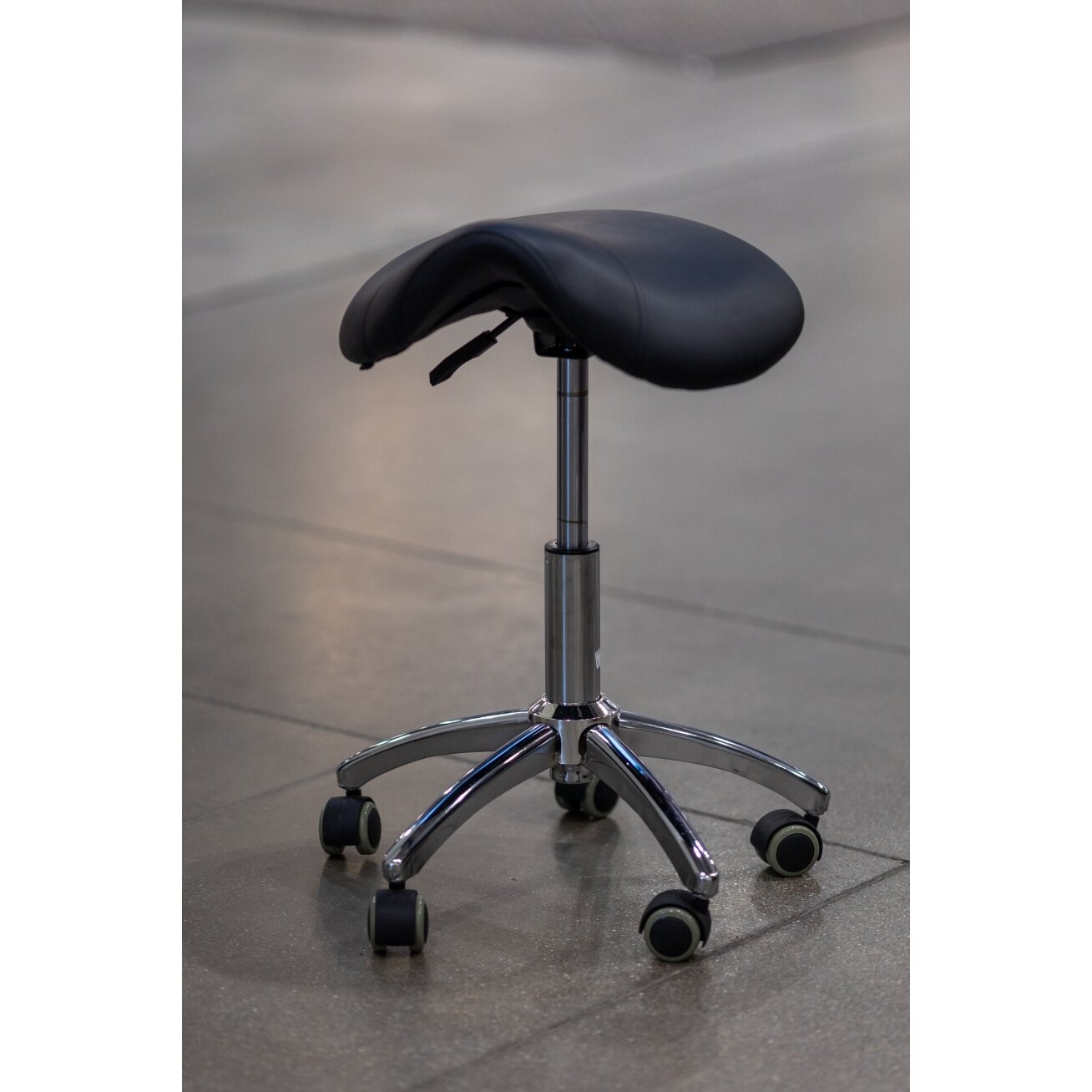 Professional master chair - saddle for cosmetologists AM-302, black color 5 Professional master chair - saddle for cosmetologists AM-302, black color 5
