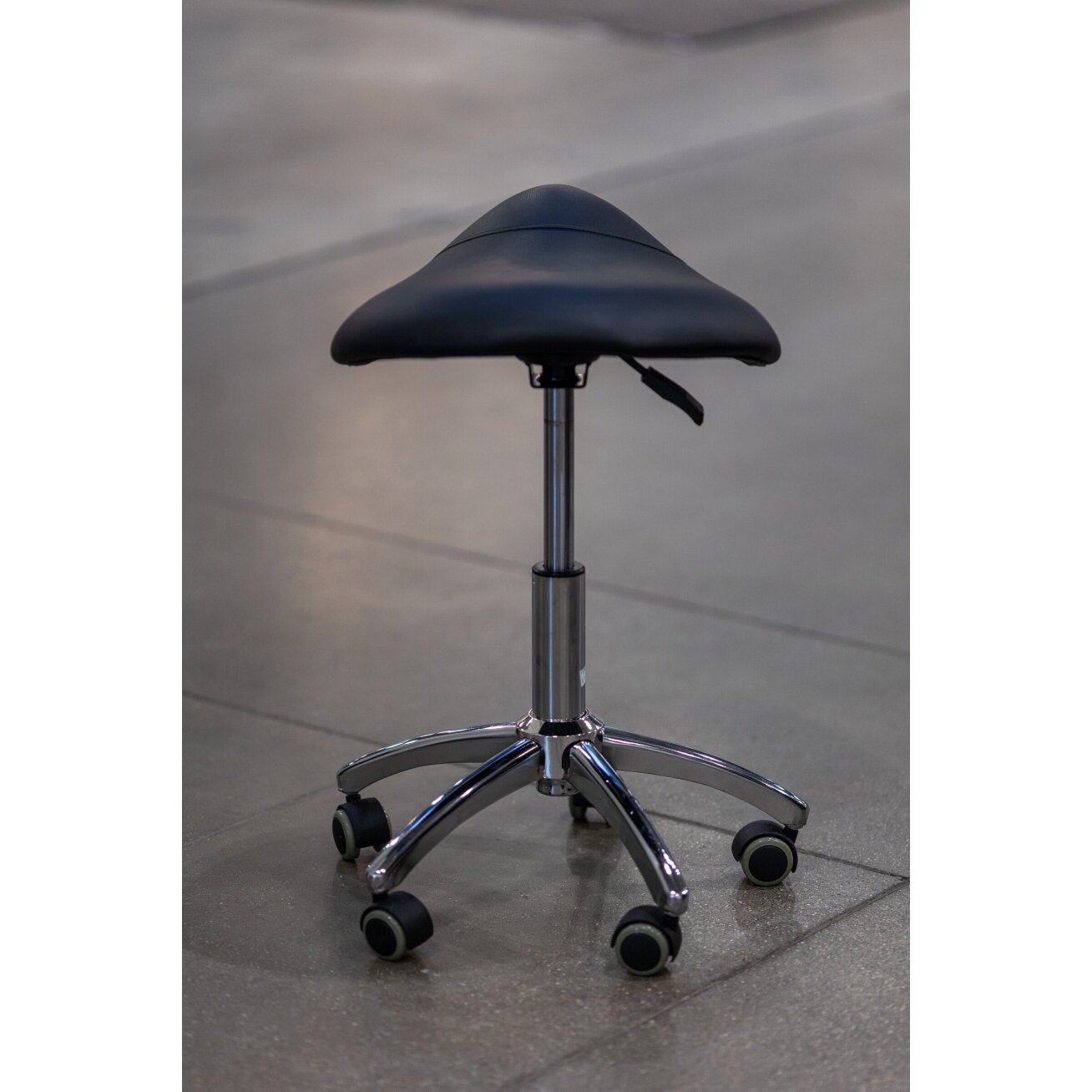 Professional master chair - saddle for cosmetologists AM-302, black color 6 Professional master chair - saddle for cosmetologists AM-302, black color 6