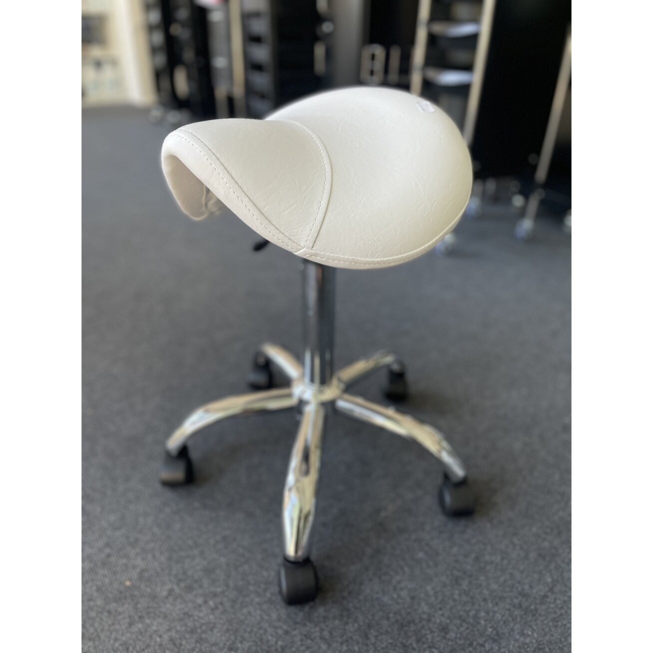 Professional master chair-saddle for beauticians BD-9909, white color 2 Professional master chair-saddle for beauticians BD-9909, white color 2