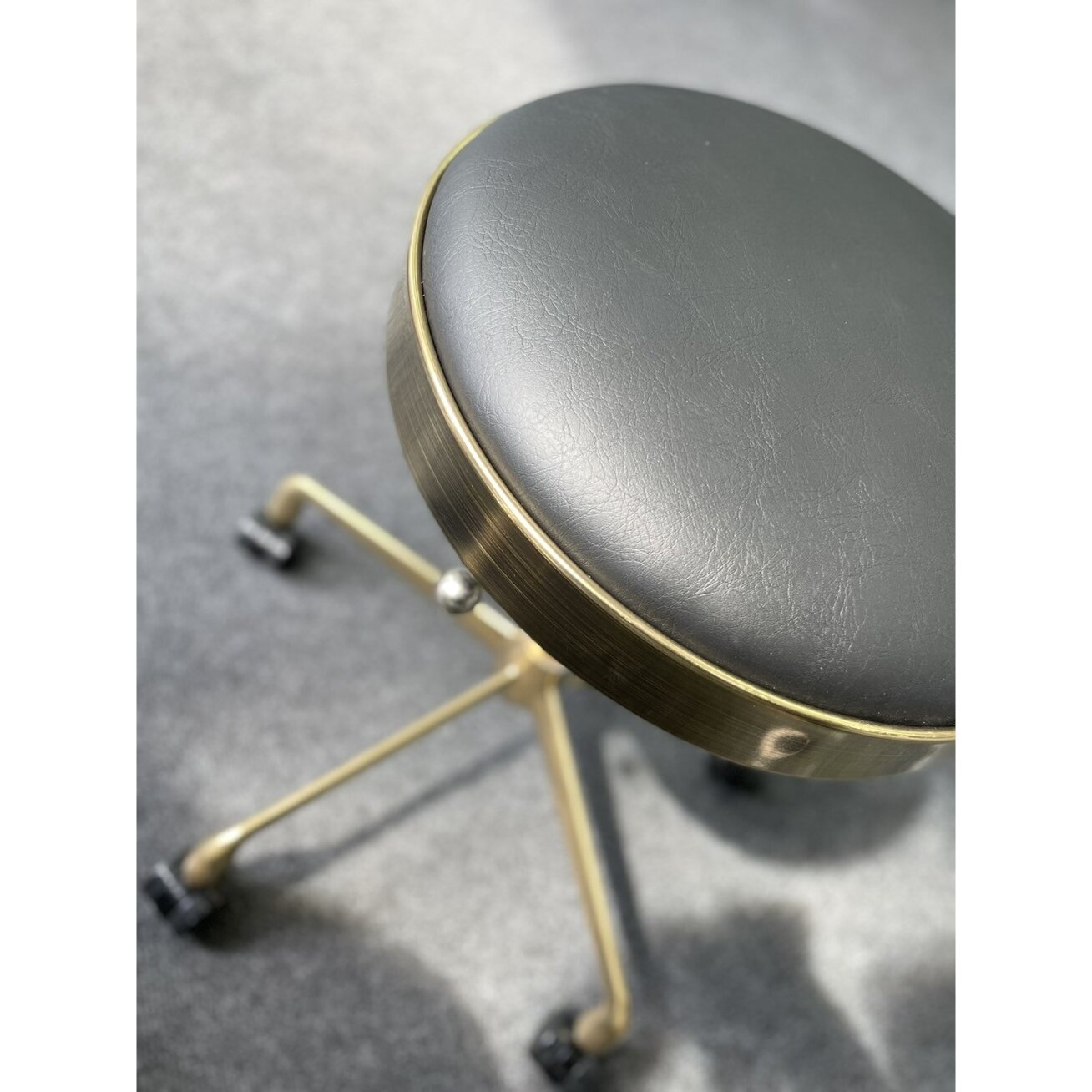 Professional master chair for beauticians and beauty salons H7, black seat with golden foot 6 Professional master chair for beauticians and beauty salons H7, black seat with golden foot 6