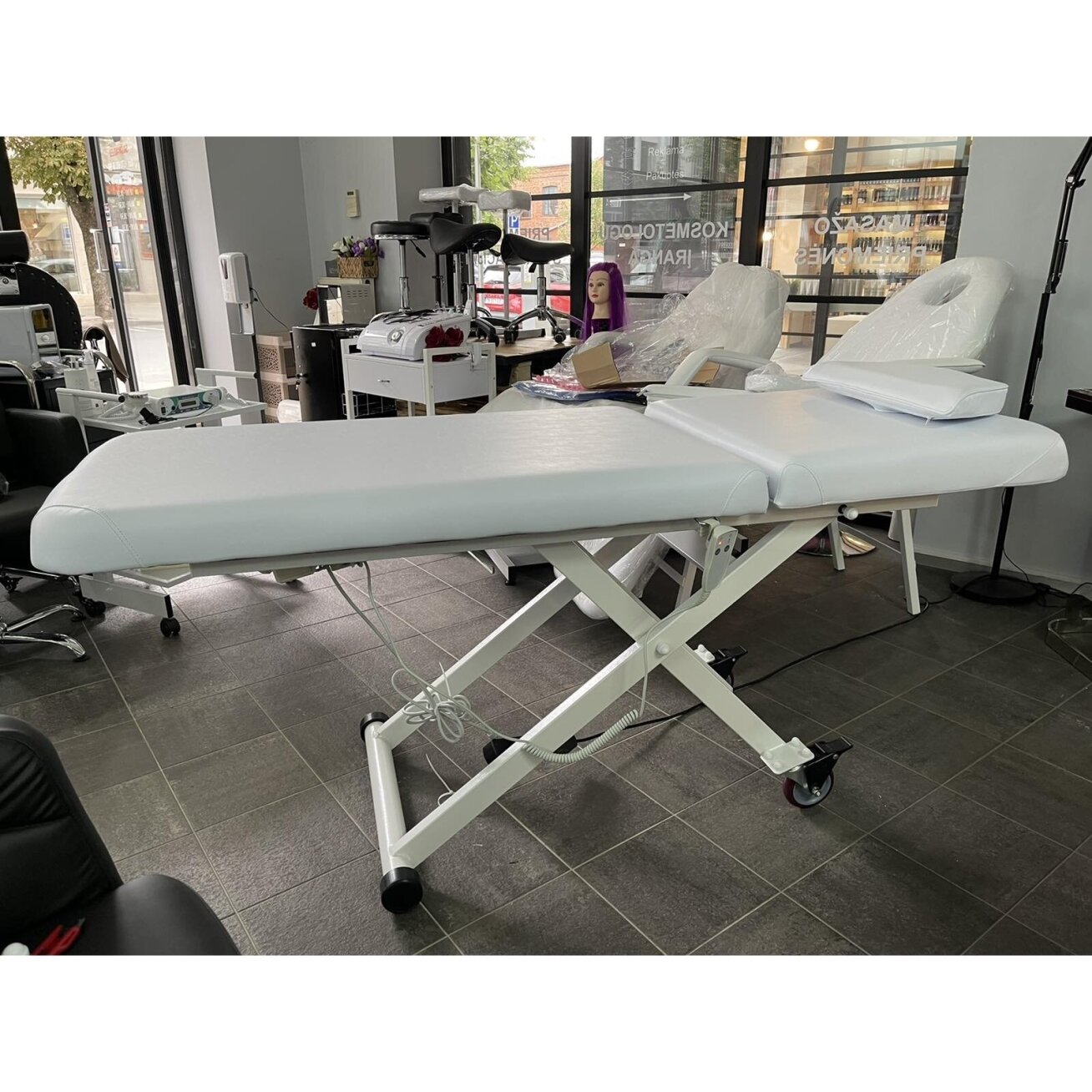 Profesionalus elektrinis masažo stalas-gultas AZZURRO 329E (1 variklis), baltos spalvos 5 Profesionalus elektrinis masažo stalas-gultas AZZURRO 329E (1 variklis), baltos spalvos 5