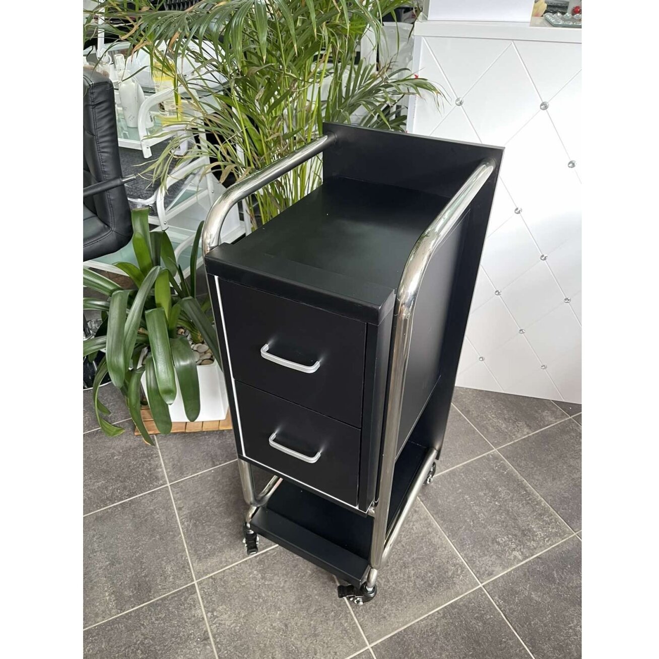 Professional beauty salon trolley GABBIANO SOLO, black with silver frame 6 Professional beauty salon trolley GABBIANO SOLO, black with silver frame 6