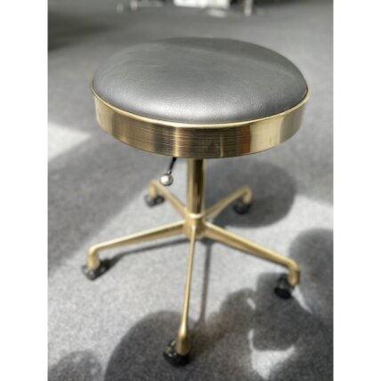 Professional master chair for beauticians and beauty salons H7, black seat with golden foot 4 Professional master chair for beauticians and beauty salons H7, black seat with golden foot 4